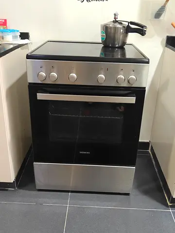 Siemens Stainless Steel Electric Ceramic Cooktop with Oven - under warranty with original bill