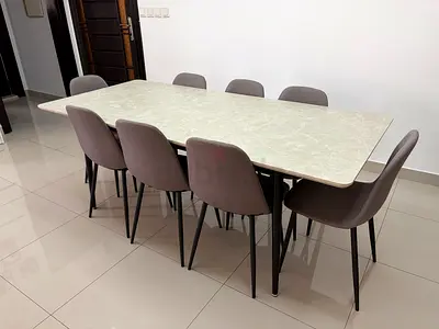 Dining table - 6 seater extendable