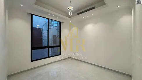 Freehold villa in Al Yasmin, central air conditioning, super deluxe finishing, registration and ownership fees included.
