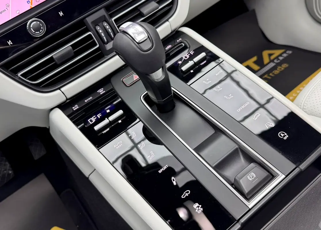 Porsche Macan 2025