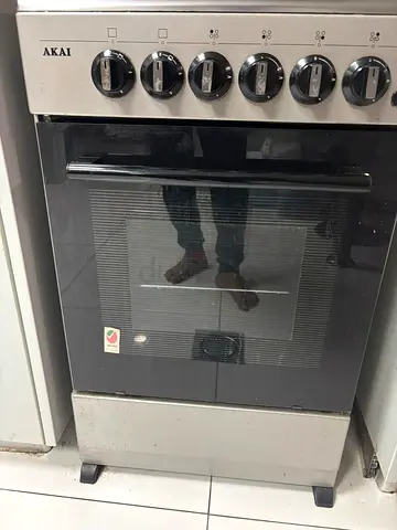 Akai freestanding gas oven and stove - good working condition