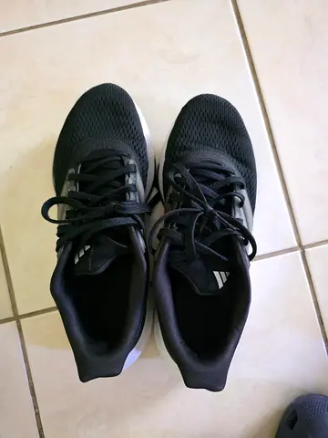 Adidas sneakers size US 7.5 (men) - original label, made in Indonesia