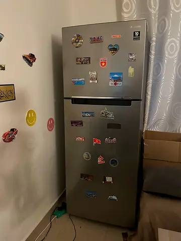 Samsung Silver Top-Freezer Refrigerator in Good Working Condition