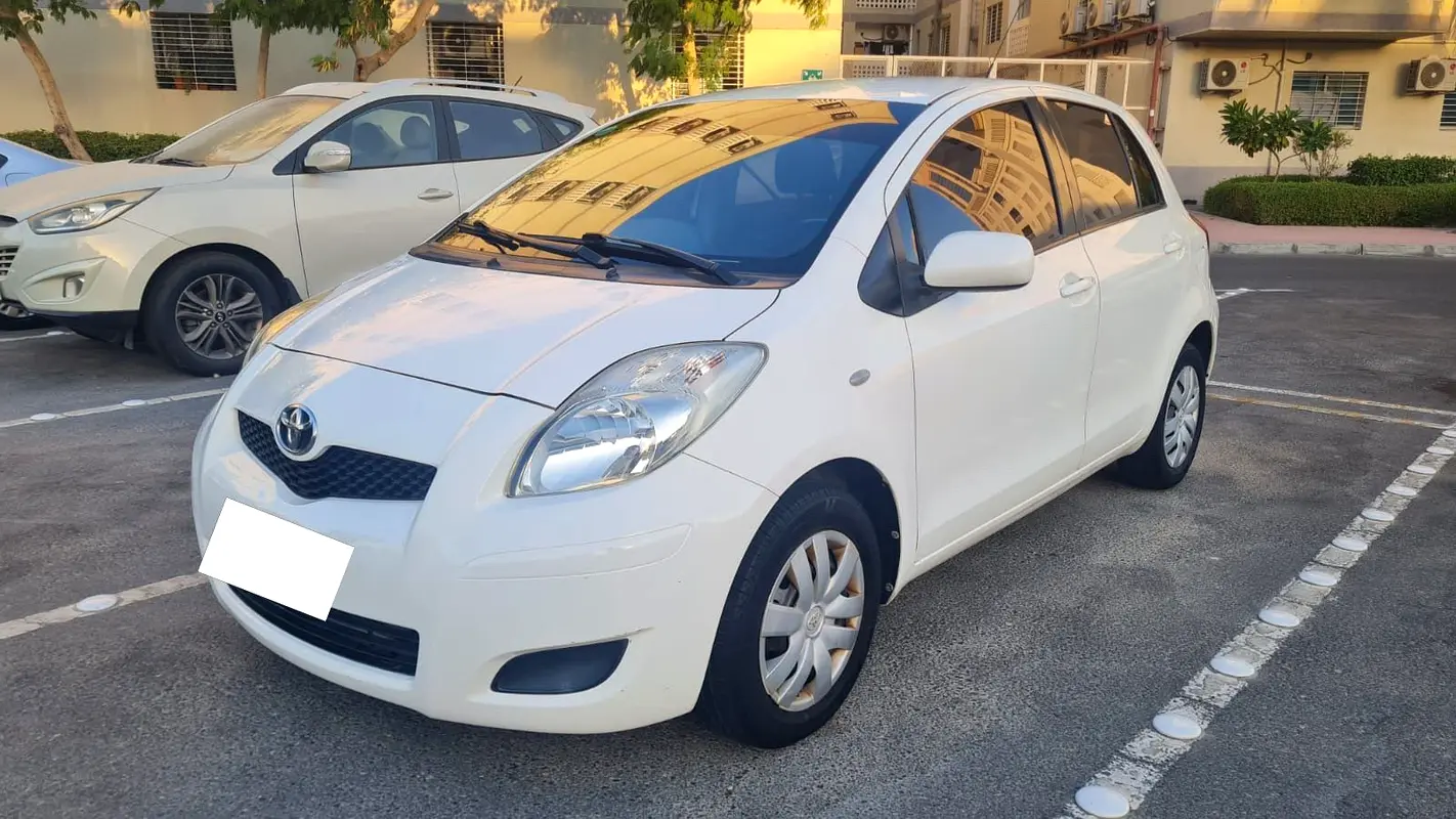 Toyota Yaris 2009 — photo 1 of 19