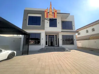 4 Bed room 2 Hall Majlis gardan Maids room parking new Villa near 311 road