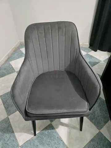 8 dining room chairs in excellent condition. Sharjah al ramla west