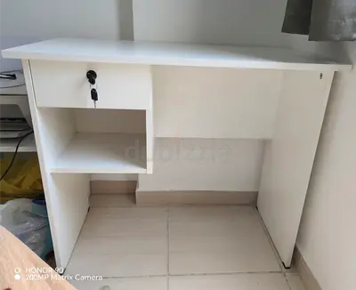 Compact White Study Desk with Lockable Drawer