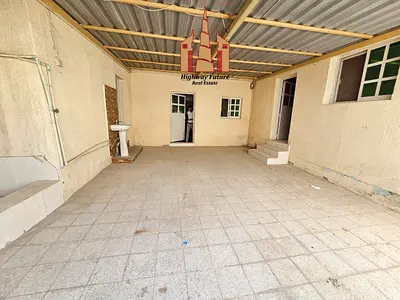 4 Bed room 3 washroom one bedroom separate hall majlis parking 520k last