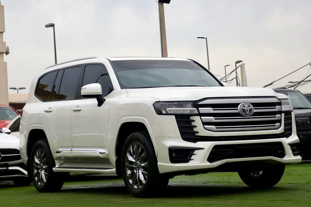 Toyota Land Cruiser 2024 — photo 1 of 9