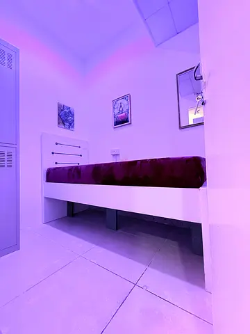 ONLY FEMALE. CHILLED AC. COMPLETELY CLOSED PARTITION. VERY CLEAN. SEPARATE WINDOW