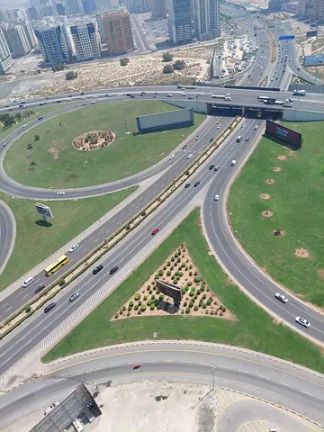 3 بلكونات + غرفة ماستر + جيم ومسبح مجاني + باركن مجاني، شقة واسعة بتشطيب راقٍ وخزائن حائط في موقع مميز بالتعاون. 🏡✨