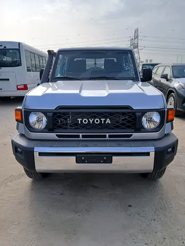 2026 Toyota Land Cruiser LC 79 LX Pick-up GCC Specs Silver, White &amp; Grey (Export Only)