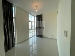 Spacious &amp; Elegant | Vacant | Closed Kitchen