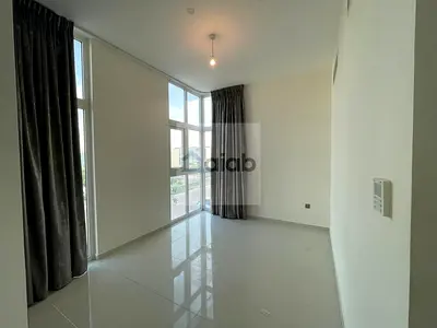 Spacious & Elegant | Vacant | Closed Kitchen