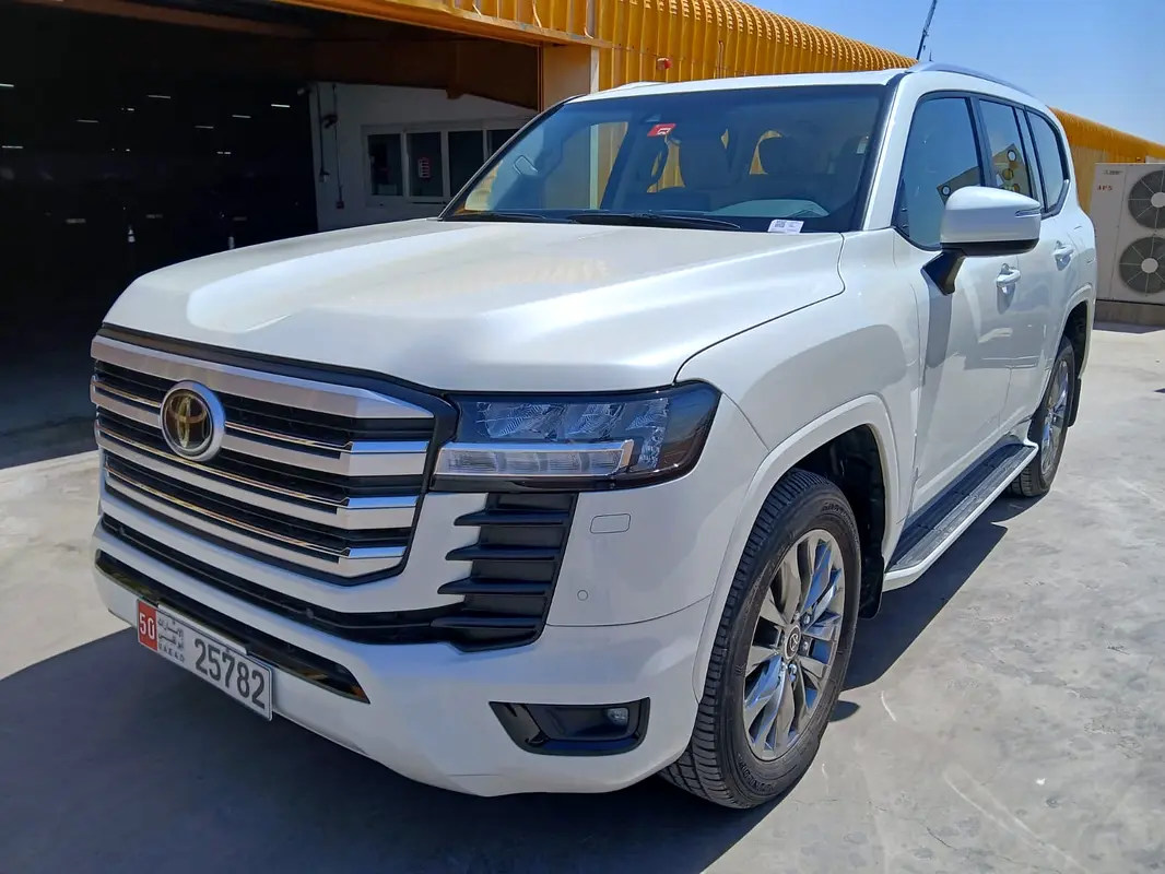 Toyota Land Cruiser 2022 — photo 1 of 20