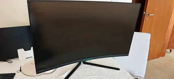 27-32 Curved Monitor with Stand — Good Condition