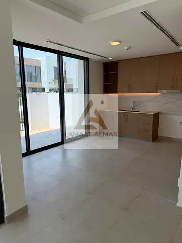 Bright & Spacious TH | Brand New | Move in Today