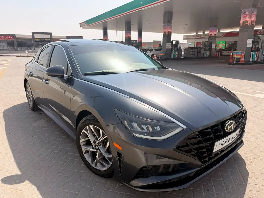 Hyundai Sonata 2021 — photo 1 of 10