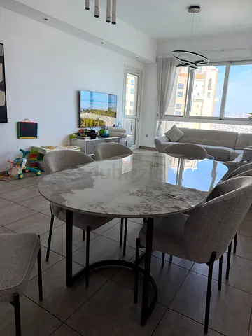 Marble-effect Round Dining Table with 6 Upholstered Chairs - perfect Condition 180/100mm