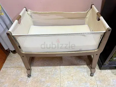 Snoozpod Bedside bassinet / cradle in beige — good condition