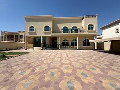 8 Bedrooms | Duplex | 3 Kitchens