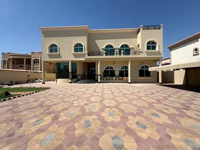 8 Bedrooms | Duplex | 3 Kitchens