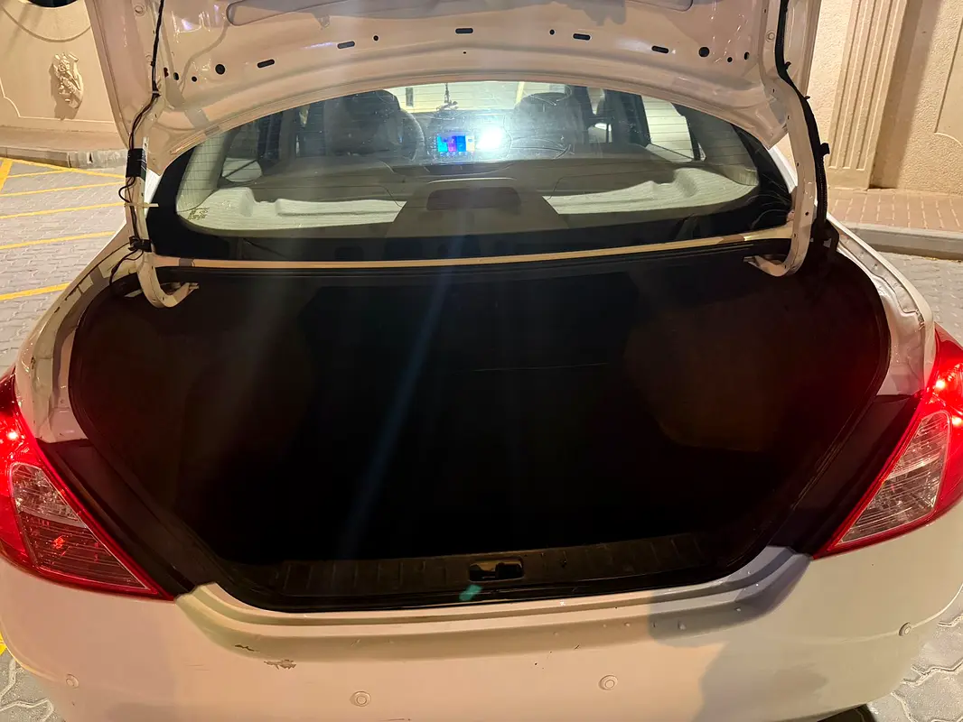 Nissan Sunny 2013 — photo 1 of 9