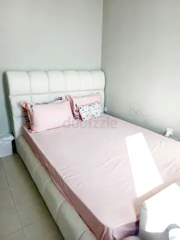 White Upholstered Queen Bed with Padded Headboard 1.8*1.5m