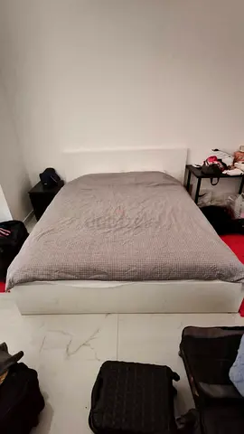 Queen size bed with mattress