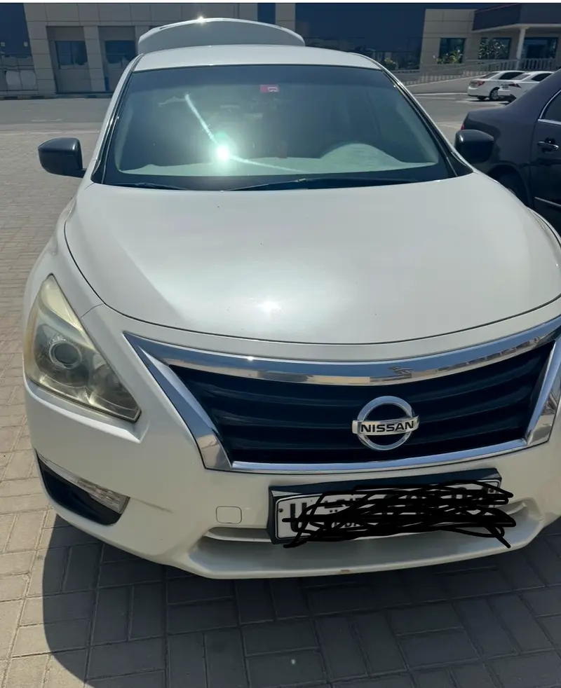 Nissan Altima 2013 — photo 1 of 9