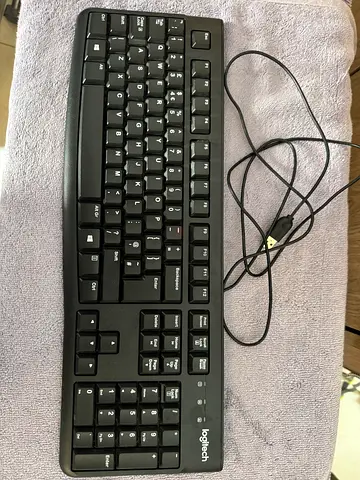 Logitech Wired USB Keyboard,Wireless Mouse Good Working Condition