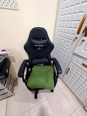 Black ergonomic gaming/office chair - good condition