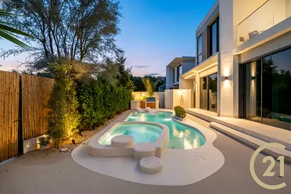 Lagoon Backing | Extended | Upgraded | Large Plot