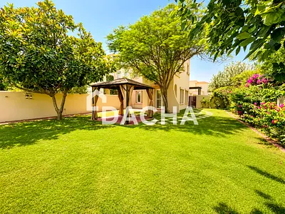 Well maintained | Huge Plot | Full Lake View