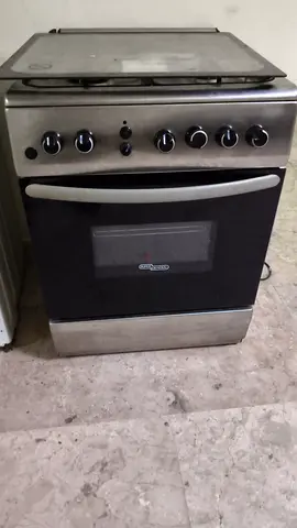 Stainless steel freestanding gas cooker with oven - working condition