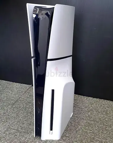 PlayStation 5 Slim (Disc) - White Console in very Good Condition with extra controller with warranty