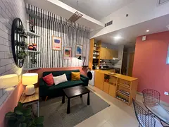 FEMALE Double Bed+Balcony in 2Bed Apart with Living Room BILLS+PARKING INCLUDED Near Mall
