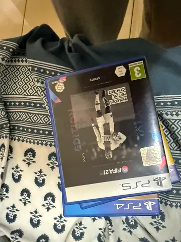 FIFA 21 PS5 + PS4 game discs (bundle) - Good condition