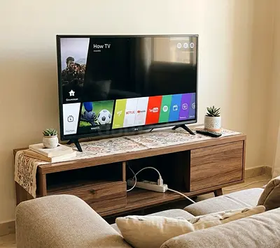 LG 43-inch Full HD Smart TV (Model: 43LJ550V)