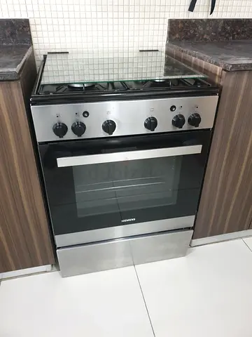 Siemens Latest model 4 Burner full gas cooker Range size 60cm Exellent Condition