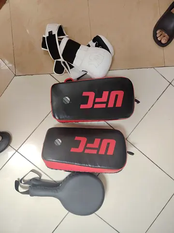UFC Focus Pads and Training Mitts Set — Good Condition