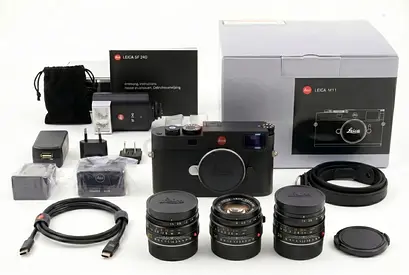 Leica M11 Bundle | 3 Lenses, Visoflex 2, SF 24D Flash  Extras