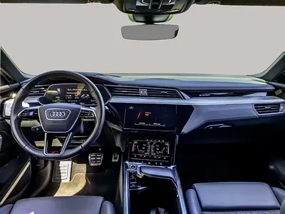 صورة 9 لـ 2024 AUDI Q8 E-TRON