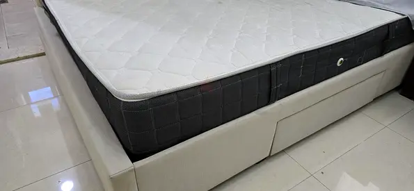 King-size spring mattress in good condition