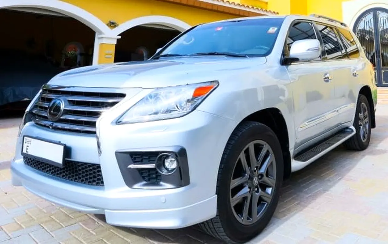 Lexus LX-Series 2015 — photo 1 of 9