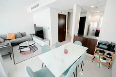 FURNISHED 3BEDROOM |MIDDLE UNIT |READY TO MOVE IN