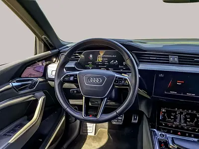 صورة 10 لـ 2024 AUDI Q8 E-TRON