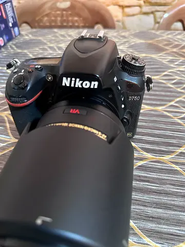 Nikon D750 fullframe camera with battery