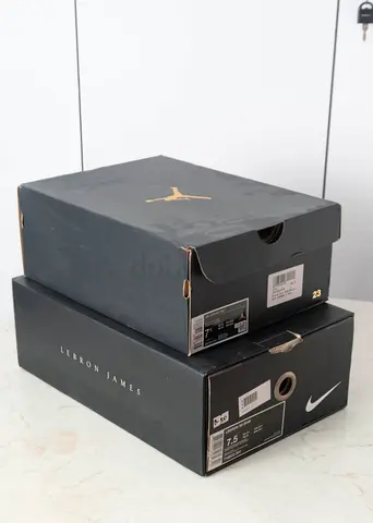LEBRON XII BHM - BLACK/METALLIC - 7.5
AIR JORDAN 1 MID - BLACK/GYM RED-WHITE - 7.5
