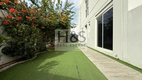 Corner l 4BR + Maid | Vacant | Vastu-compliant